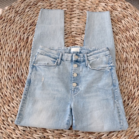 Mother Pixie Ankle Fray Action Shot Jean - Picture 6 of 16